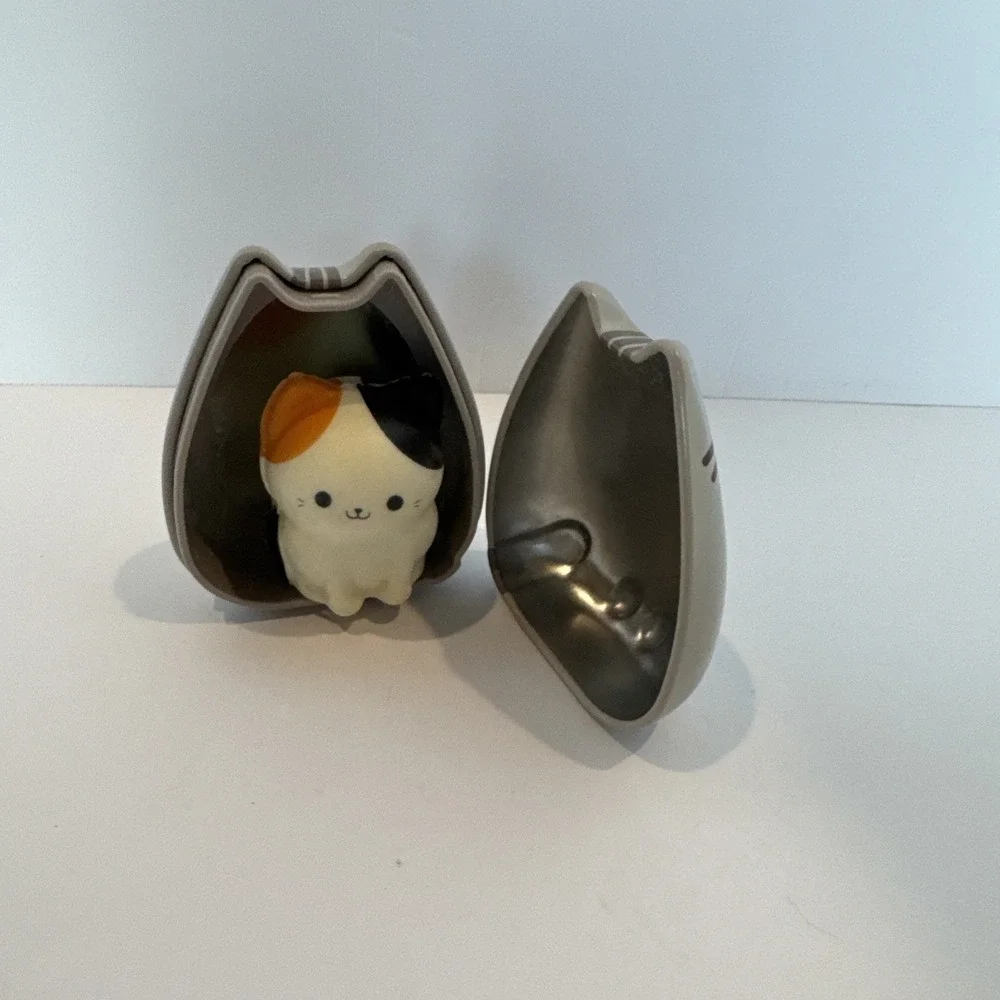 BOSTON AMERICA Pusheen the Cat Sweets! Candy Tin With Squishy Cat Inside